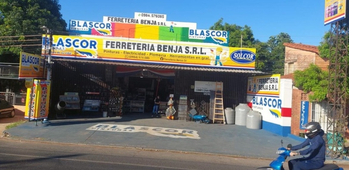 Local comercial + Ferretería en funcionamiento