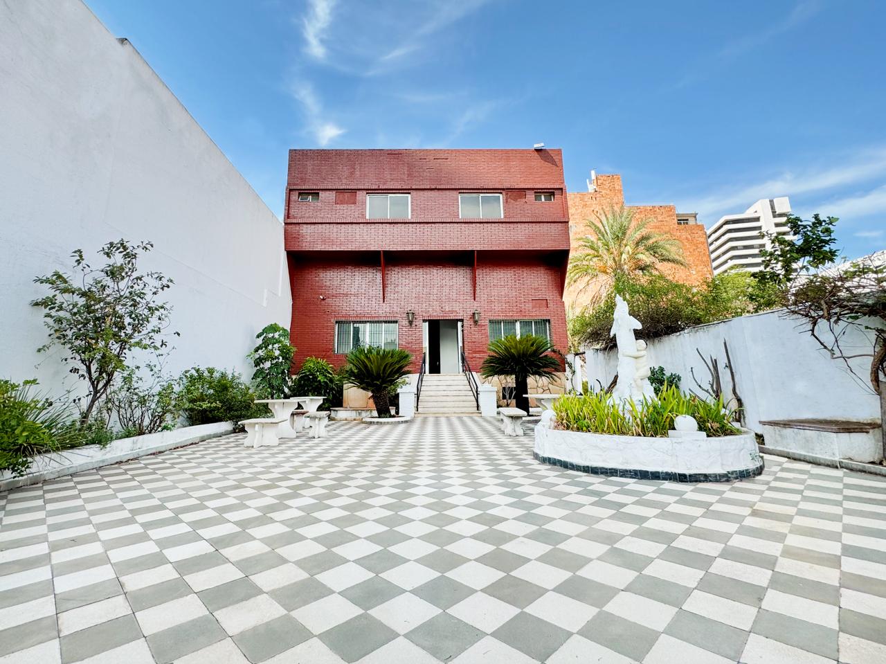 Predio con Hotel/Hostal